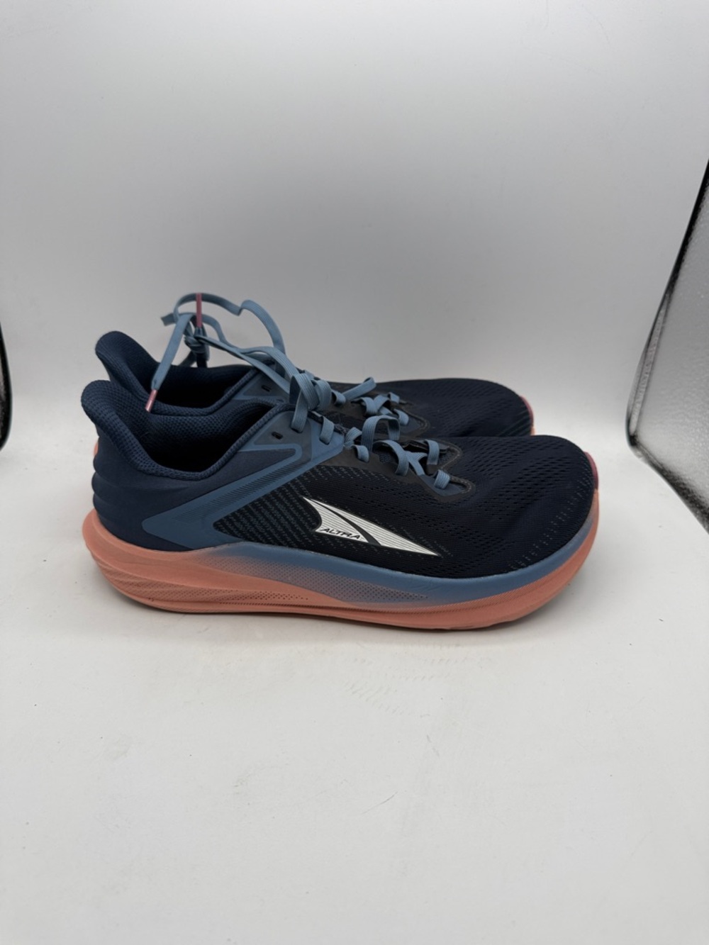 Altra Torin 8 women’s 9.5 Navy and Coral Cushioning Running Shoes S10